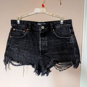 High waisted lightly distressed Zara short shorts